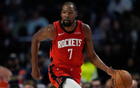 杜兰特生涯总得分已达32597分，若欲打破贾巴尔的NBA历史得分王纪录，还需至少再征战三年，而其当前合同即将到期，未来是否续约将成为关键变量